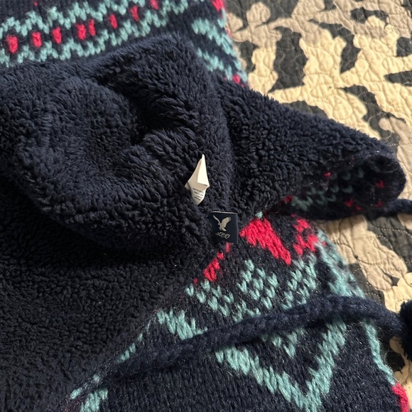 American Eagle scarf and toboggan set!! - Picture 2 of 6